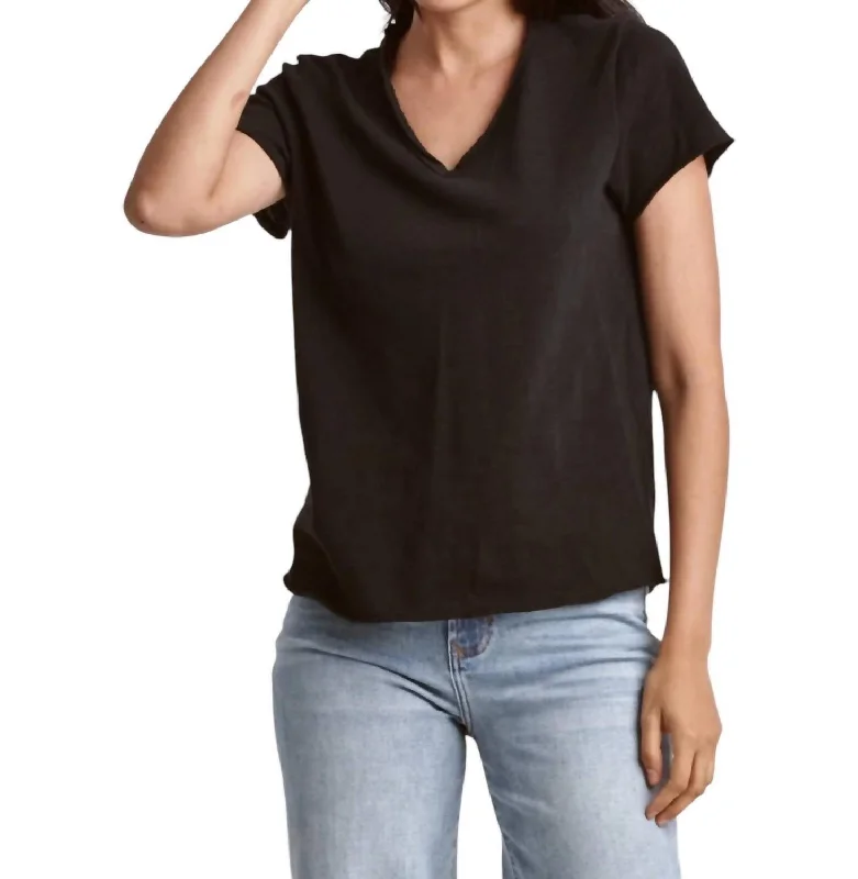 Vani Short Sleeve T-Shirt In BlackScoop Neck Short Sleeve Tops