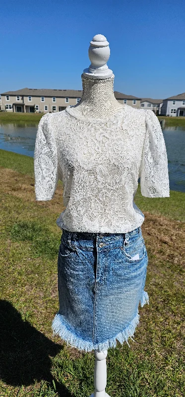 All About The Lace Short Sleeve Top - White - LARGE - FINAL SALEOutdoor Short Sleeve Tops